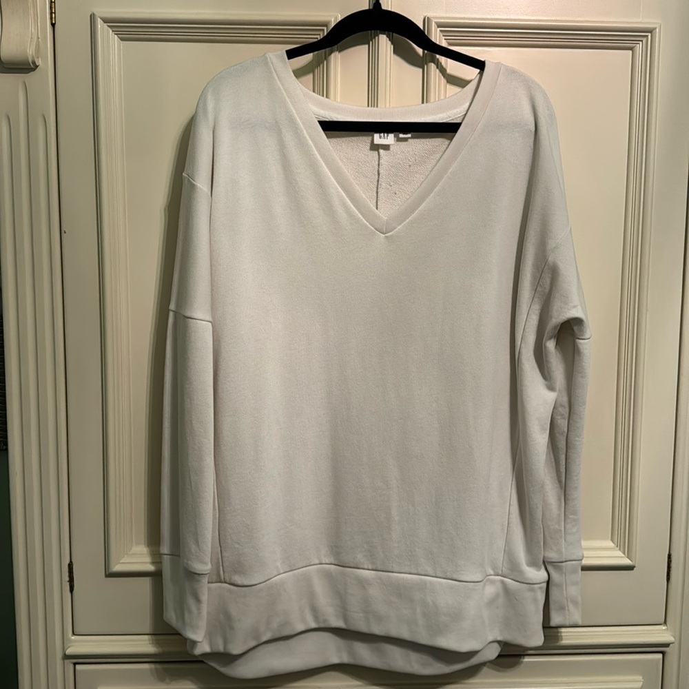 GAP vneck pullover